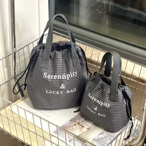 Sac à déjeuner isotherme imperméable avec cordon, cabas à carreaux gris pour le quotidien.