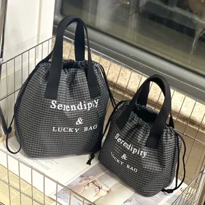 Sac à lunch étanche à cordon, pochette bento thermique portable, sac fourre-tout gris à motif de grille.