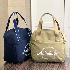 Grand sac de voyage fourre-tout en tissu oxford imperméable pour courts voyages d'affaires.