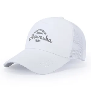 Casquette de baseball brodee en maille blanche, chapeau de soleil de sport respirant.