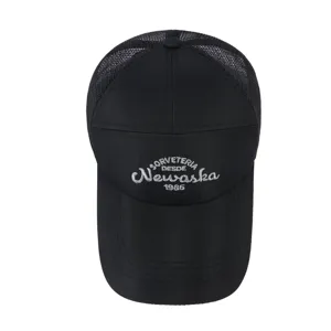 Casquette de baseball en mesh noir avec broderie avant, respirante et élégante pour extérieur.