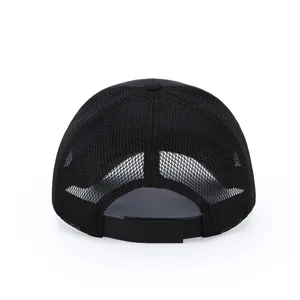 Vue arrière détaillée d'une casquette de baseball noire en mesh respirant ajustable.