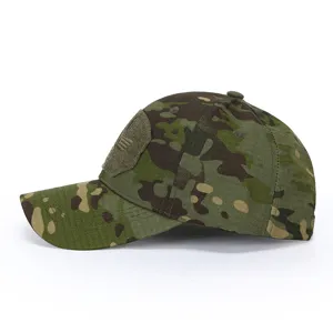 Cappellino da baseball mimetico tattico vista laterale, tessuto resistente, cappello sole.