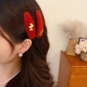Retro autumn winter plush horse hair clip red luxury BB hair clip cute fashion hair accessories