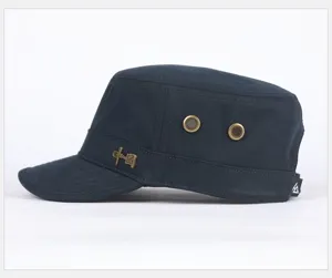 Cappello militare piatto in cotone da uomo con stemma in metallo, visiera corta, cappello casual.