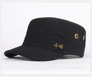 Berretto militare piatto nero da uomo in cotone con distintivo in metallo cappello sole
