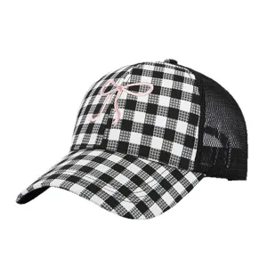 Casquette de baseball en filet à carreaux noir et blanc d'été pour femmes nœud brodé