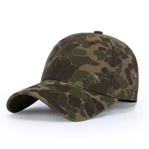 Camo baseball cap with metal badge detail, vintage military style outdoor sun hat for men.