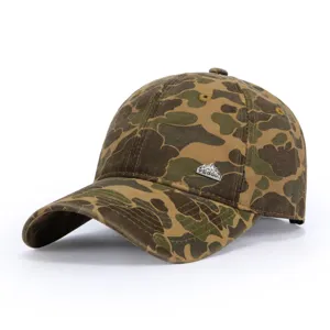 Retro camouflage baseball cap with metal badge, casual outdoor sun protection hat for daily wear.