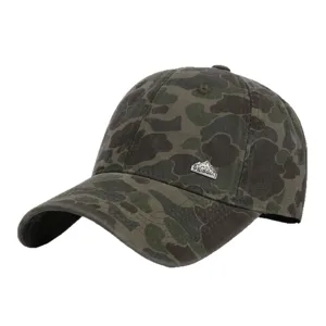 Unisex vintage camo baseball cap with metal mountain badge, soft top sun hat for outdoor.