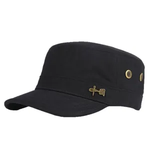 Berretto piatto nero in cotone da uomo con stemma in metallo, cappello casual corto.