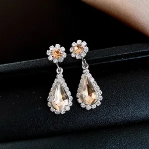 Pendientes de tuerca con flor y circonitas, brillantes y elegantes joyas de cristal.