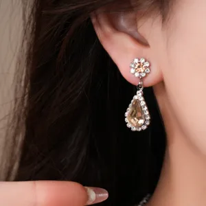 elegantes pendientes de boton con colgante de flor y gota de pedreria europea detalle