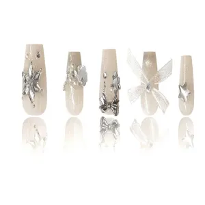 Uñas postizas artesanales efecto ojo de gato con lazo plateado y diamantes para estilo diario.