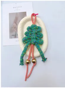 Handgemachte gestrickte Weihnachtsbaum Anhänger Schlüsselanhänger, bunte Tasche Handytasche.