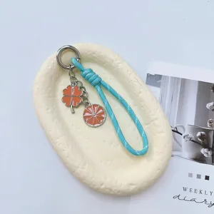 Leuke blauwe gevlochten touw sleutelhanger met klavertje vier en sinaasappel bedel.