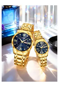 Ensemble de montres quartz couple dorées avec cadrans bleus, index en cristal et quantième.