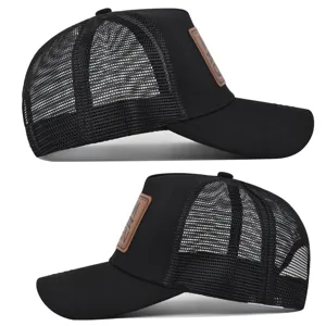 Schwarze Mesh-Baseballcap mit braunem Lederaufnäher, atmungsaktive Trucker-Mütze für den Sommer.