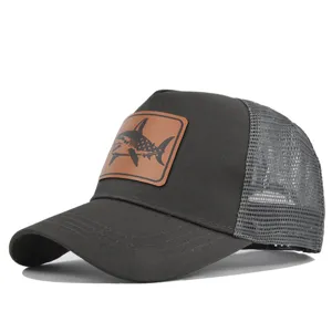 Gorra de béisbol de malla con parche de cuero de tiburón, gorra trucker transpirable para verano.