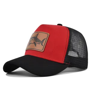 Gorra de Béisbol de Malla de Verano Rojo Negro Trucker con Parche de Tiburón de Cuero