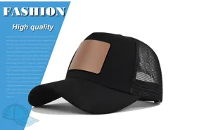Klassieke zwarte trucker cap met lederen patch, ademende mesh honkbalpet voor de zomer.