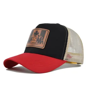 Gedetailleerd overzicht van de mesh honkbalpet met bruin lederen esdoornblad patch.