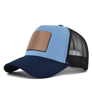 Zomerse mesh honkbalpet met blinde lederen patch, ademende truckerpet voor buiten.