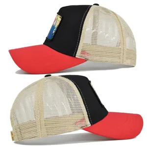 Klassische rot-schwarze Mesh Trucker Cap mit gesticktem Aufnäher für den Sommer.