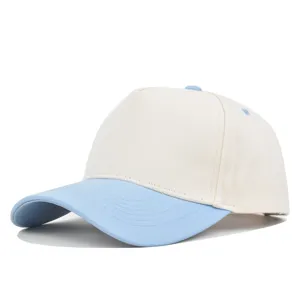 Classico cappellino da baseball a 5 pannelli con visiera curva e occhielli traspiranti.