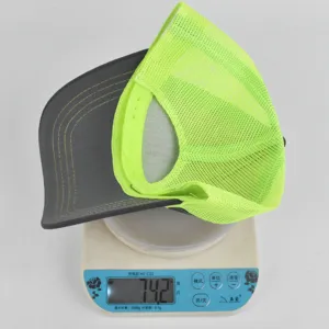 Detailansicht der leichten atmungsaktiven Mesh-Baseballkappe, Sommer-Sonnenschutz, 74g.