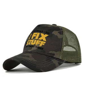 Camouflage truckerpet met mesh achterkant en grappige monteur quote print voor dagelijks.