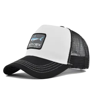 Schwarz-weiße Trucker Cap mit Haifisch Patch atmungsaktives Netzteil Baseballmütze