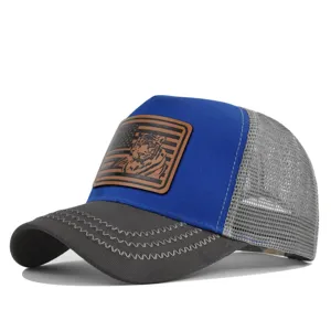 Stylische Mesh Trucker Cap mit Tiger Lederpatch, atmungsaktives Design, ideal für den Sommer.