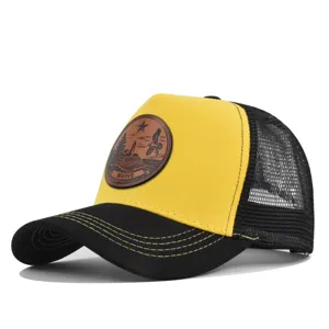 Gorra de camionero de malla amarilla y negra con parche de cuero elegante diseño Maine.