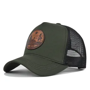 Gorra trucker de malla verde con parche de cuero marrón, gorra de béisbol de verano.