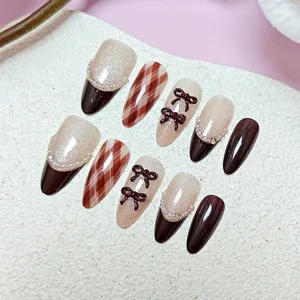 Uñas postizas hechas a mano con cuadros, brillo de ojo de gato, perlas y lazos bonitos diarios.