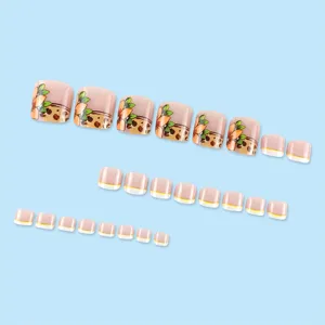 Gedetailleerd overzicht van zoete koele luipaardprint Franse nepteennagels met bloemdesign.