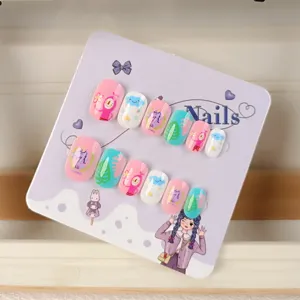 Set de uñas postizas lindas para niños, puntas de uñas falsas coloridas para adolescentes.