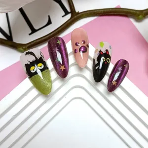 Uñas postizas almendradas hechas a mano con lindo gato negro de dibujos animados y ojo de gato.