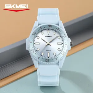 Light blue quartz watch for men and women, stylish waterproof sport wristwatch with date dial.