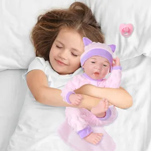 Gedetailleerd overzicht van de 15-inch reborn babypop die slaapt met een kind, zacht siliconen speelgoed.