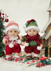Weihnachtsthema 25cm Reborn Puppe Detailansicht, weiche Vinyl Babypuppe mit Strickkleidung.
