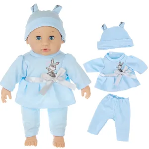 Detailansicht der 30cm Reborn Babypuppe mit süßem Hasenprint und weichem Stoffoutfit.