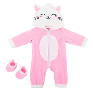 Pluche kat met capuchon poppenromper met schoentjes, gedetailleerd overzicht winteroutfit.