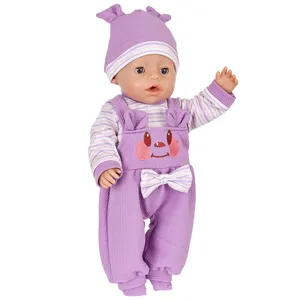 Mooie 43cm poppenkleding set met paarse pluche muts gestreepte top en overall voor kinderen