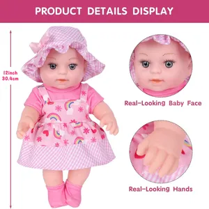 Detailansicht von Gesicht und Händen der süßen 12-Zoll Reborn Babypuppe im rosa Kleid.