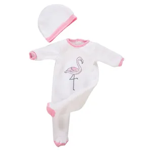 Süßes 45cm Puppenkleidung Set mit weißem Flamingo Romper und passendem rosa verzierten Hut.