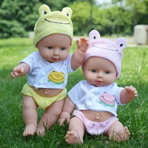 Set di bambole in vinile da 30 cm con cappelli e vestiti a rana, perfette per i giochi.