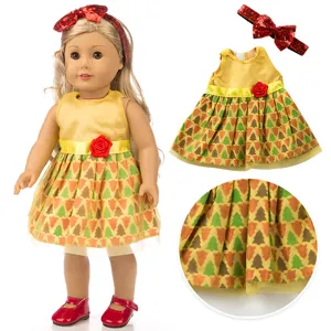 Detailansicht des 18-Zoll-Puppen-Weihnachtskleid-Sets mit Muster und rotem Pailletten-Haarband.