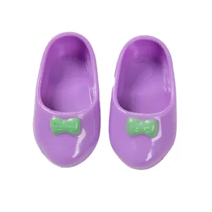 Lila Puppenschuhe für 14-Zoll-Puppen mit grüne Schleife Dekoration, ideales Spielzeug Zubehör.